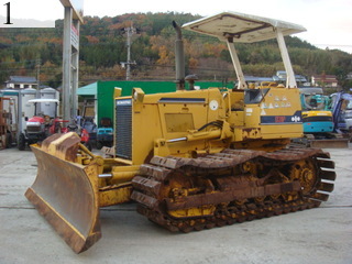 中古建設機械 中古 コマツ KOMATSU ブルドーザ  D31P-18