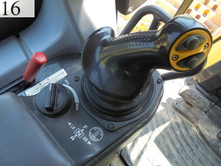 中古建設機械 中古 コマツ KOMATSU ブルドーザ  D65PX-16