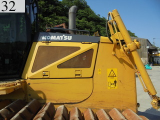 中古建設機械 中古 コマツ KOMATSU ブルドーザ  D65PX-16