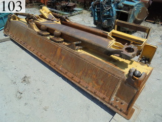中古建設機械 中古 コマツ KOMATSU ブルドーザ  D65PX-16