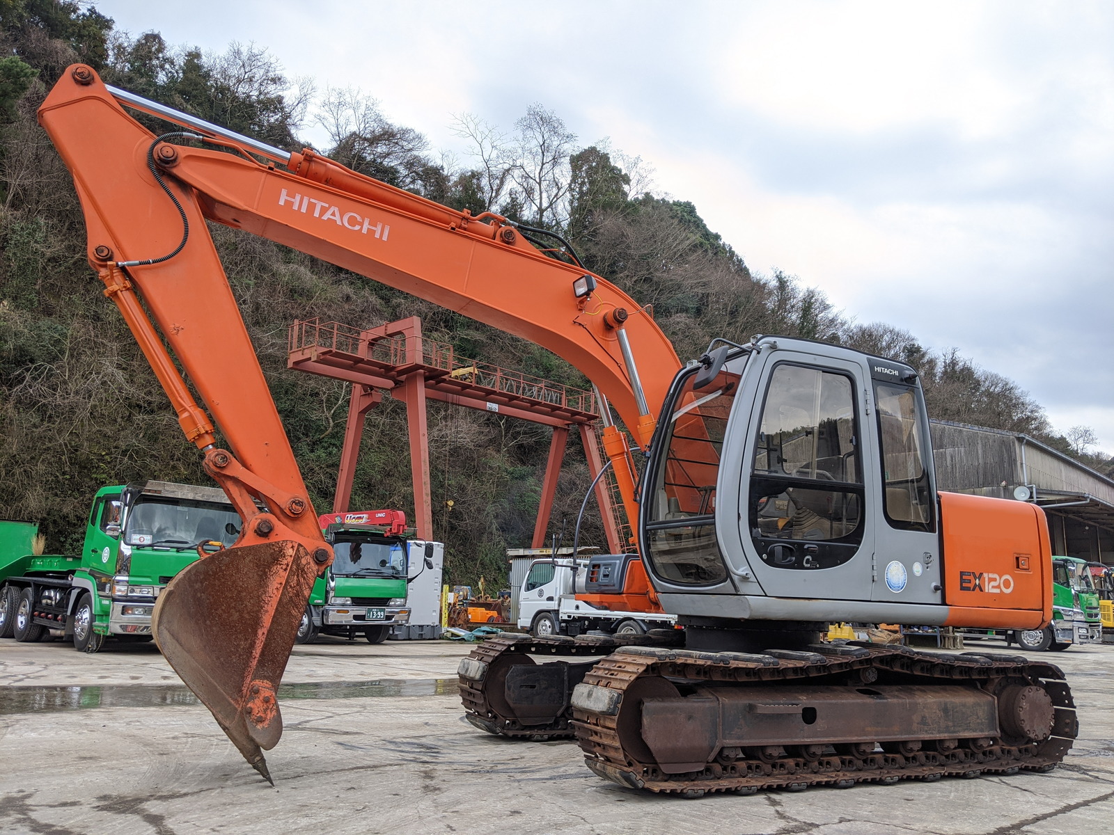 中古建設機械 中古 日立建機 HITACHI 油圧ショベル・バックホー ０．４－０．５立米 EX120-5E