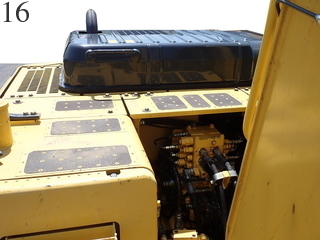 中古建設機械 中古 コマツ KOMATSU 油圧ショベル・バックホー ０．４－０．５立米 PC120-8