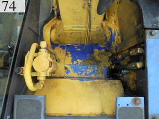 中古建設機械 中古 コマツ KOMATSU 油圧ショベル・バックホー ０．４－０．５立米 PC138US-2