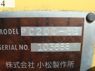 中古建設機械 中古 コマツ KOMATSU 油圧ショベル・バックホー ０．７－０．９立米 PC200-6E