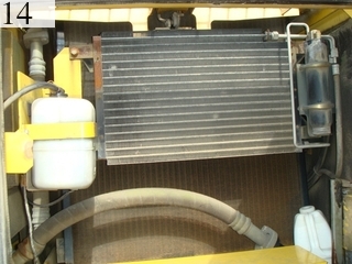 中古建設機械 中古 コマツ KOMATSU 油圧ショベル・バックホー ０．７－０．９立米 PC200-6E