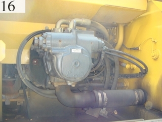 中古建設機械 中古 コマツ KOMATSU 油圧ショベル・バックホー ０．７－０．９立米 PC200-6E