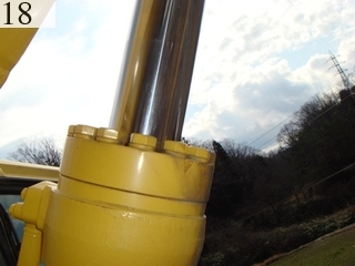 中古建設機械 中古 コマツ KOMATSU 油圧ショベル・バックホー ０．７－０．９立米 PC200-6E