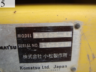 中古建設機械 中古 コマツ KOMATSU 油圧ショベル・バックホー ０．７－０．９立米 PC200-6E