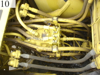中古建設機械 中古 コマツ KOMATSU 油圧ショベル・バックホー ０．７－０．９立米 PC200-6E