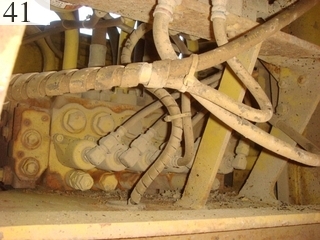 中古建設機械 中古 コマツ KOMATSU 油圧ショベル・バックホー ０．７－０．９立米 PC200-6M