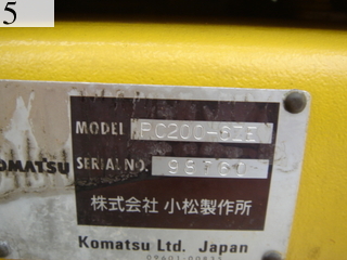 中古建設機械 中古 コマツ KOMATSU 油圧ショベル・バックホー ０．７－０．９立米 PC200-6ZE