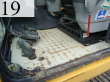 中古建設機械 中古 コマツ KOMATSU 油圧ショベル・バックホー ０．７－０．９立米 PC200-7