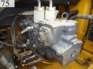 中古建設機械 中古 コマツ KOMATSU 油圧ショベル・バックホー ０．７－０．９立米 PC200-7