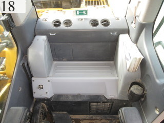 中古建設機械 中古 コマツ KOMATSU 油圧ショベル・バックホー ０．７－０．９立米 PC200-8N1