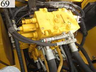 中古建設機械 中古 コマツ KOMATSU 油圧ショベル・バックホー ０．７－０．９立米 PC200-8N1