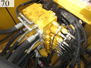 中古建設機械 中古 コマツ KOMATSU 油圧ショベル・バックホー ０．７－０．９立米 PC200-8N1
