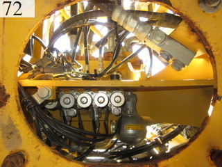 中古建設機械 中古 コマツ KOMATSU 油圧ショベル・バックホー ０．７－０．９立米 PC200-8N1