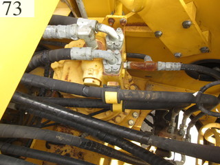 中古建設機械 中古 コマツ KOMATSU 油圧ショベル・バックホー ０．７－０．９立米 PC200-8N1