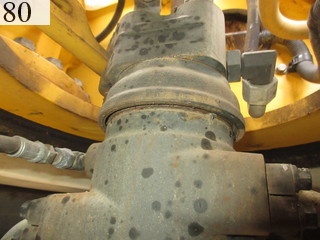 中古建設機械 中古 コマツ KOMATSU 油圧ショベル・バックホー ０．７－０．９立米 PC200-8N1