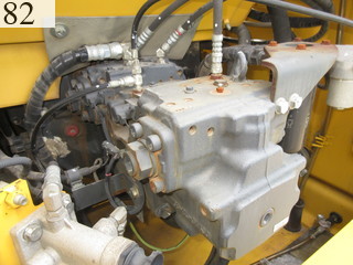 中古建設機械 中古 コマツ KOMATSU 油圧ショベル・バックホー ０．７－０．９立米 PC200-8N1