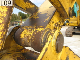 中古建設機械 中古 コマツ KOMATSU 油圧ショベル・バックホー ０．７－０．９立米 PC200-8N1