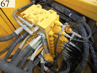 中古建設機械 中古 コマツ KOMATSU 油圧ショベル・バックホー ０．７－０．９立米 PC200-8N1