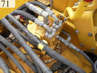 中古建設機械 中古 コマツ KOMATSU 油圧ショベル・バックホー ０．７－０．９立米 PC200-8N1