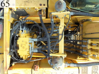 中古建設機械 中古 コマツ KOMATSU 油圧ショベル・バックホー ０．７－０．９立米 PC200-8N1
