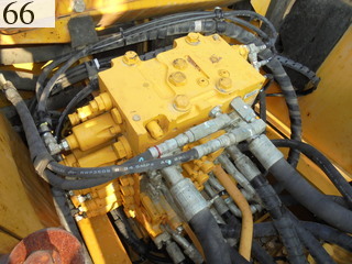 中古建設機械 中古 コマツ KOMATSU 油圧ショベル・バックホー ０．７－０．９立米 PC200-8N1