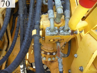 中古建設機械 中古 コマツ KOMATSU 油圧ショベル・バックホー ０．７－０．９立米 PC200-8N1