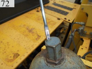 中古建設機械 中古 コマツ KOMATSU 油圧ショベル・バックホー ０．７－０．９立米 PC200-8N1