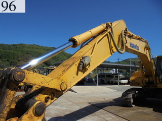 中古建設機械 中古 コマツ KOMATSU 油圧ショベル・バックホー ０．７－０．９立米 PC200-8N1