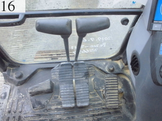 中古建設機械 中古 コマツ KOMATSU 油圧ショベル・バックホー ０．７－０．９立米 PC200-8N1