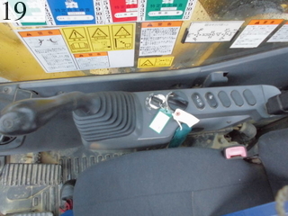 中古建設機械 中古 コマツ KOMATSU 油圧ショベル・バックホー ０．７－０．９立米 PC200-8N1
