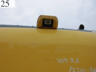 中古建設機械 中古 コマツ KOMATSU 油圧ショベル・バックホー ０．７－０．９立米 PC200-8N1