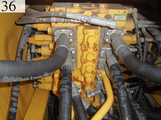 中古建設機械 中古 コマツ KOMATSU 油圧ショベル・バックホー ０．７－０．９立米 PC200-8N1