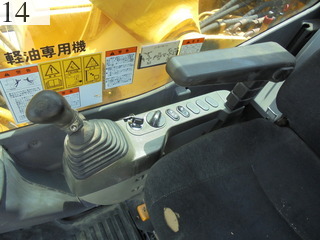 中古建設機械 中古 コマツ KOMATSU 油圧ショベル・バックホー ０．７－０．９立米 PC200-8