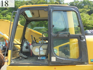 中古建設機械 中古 コマツ KOMATSU 油圧ショベル・バックホー ０．７－０．９立米 PC200-8
