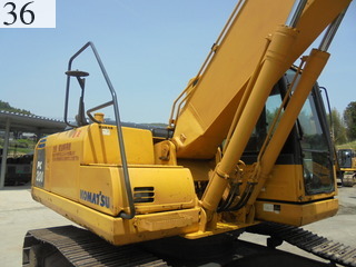中古建設機械 中古 コマツ KOMATSU 油圧ショベル・バックホー ０．７－０．９立米 PC200-8