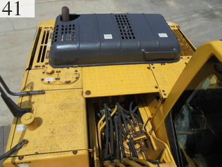 中古建設機械 中古 コマツ KOMATSU 油圧ショベル・バックホー ０．７－０．９立米 PC200-8