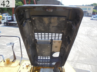 中古建設機械 中古 コマツ KOMATSU 油圧ショベル・バックホー ０．７－０．９立米 PC200-8