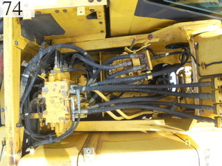 中古建設機械 中古 コマツ KOMATSU 油圧ショベル・バックホー ０．７－０．９立米 PC200-8