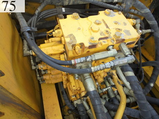 中古建設機械 中古 コマツ KOMATSU 油圧ショベル・バックホー ０．７－０．９立米 PC200-8