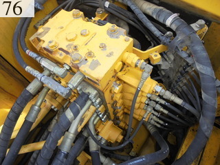 中古建設機械 中古 コマツ KOMATSU 油圧ショベル・バックホー ０．７－０．９立米 PC200-8