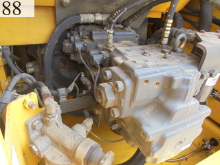 中古建設機械 中古 コマツ KOMATSU 油圧ショベル・バックホー ０．７－０．９立米 PC200-8