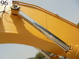 中古建設機械 中古 コマツ KOMATSU 油圧ショベル・バックホー ０．７－０．９立米 PC200-8