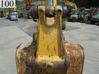 中古建設機械 中古 コマツ KOMATSU 油圧ショベル・バックホー ０．７－０．９立米 PC200-8