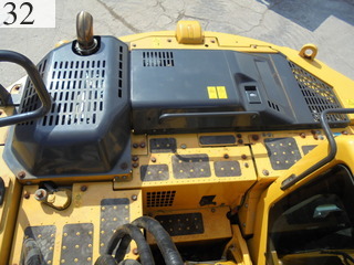 中古建設機械 中古 コマツ KOMATSU 油圧ショベル・バックホー ０．７－０．９立米 PC228US-10