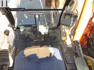 中古建設機械 中古 日立建機 HITACHI 油圧ショベル・バックホー ０．４－０．５立米 ZX135US-3