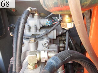 中古建設機械 中古 日立建機 HITACHI 油圧ショベル・バックホー ０．４－０．５立米 ZX135US-3